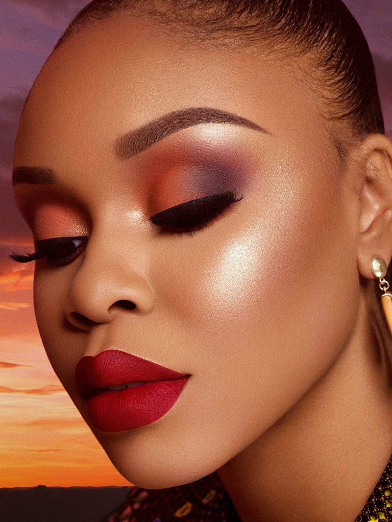 Juvia’s Place Warrior II Eyeshadow Palette look has a warm, matte shades that range from rich reds to understated browns, each shadow is easy to blend and can be mixed to create your own custom color