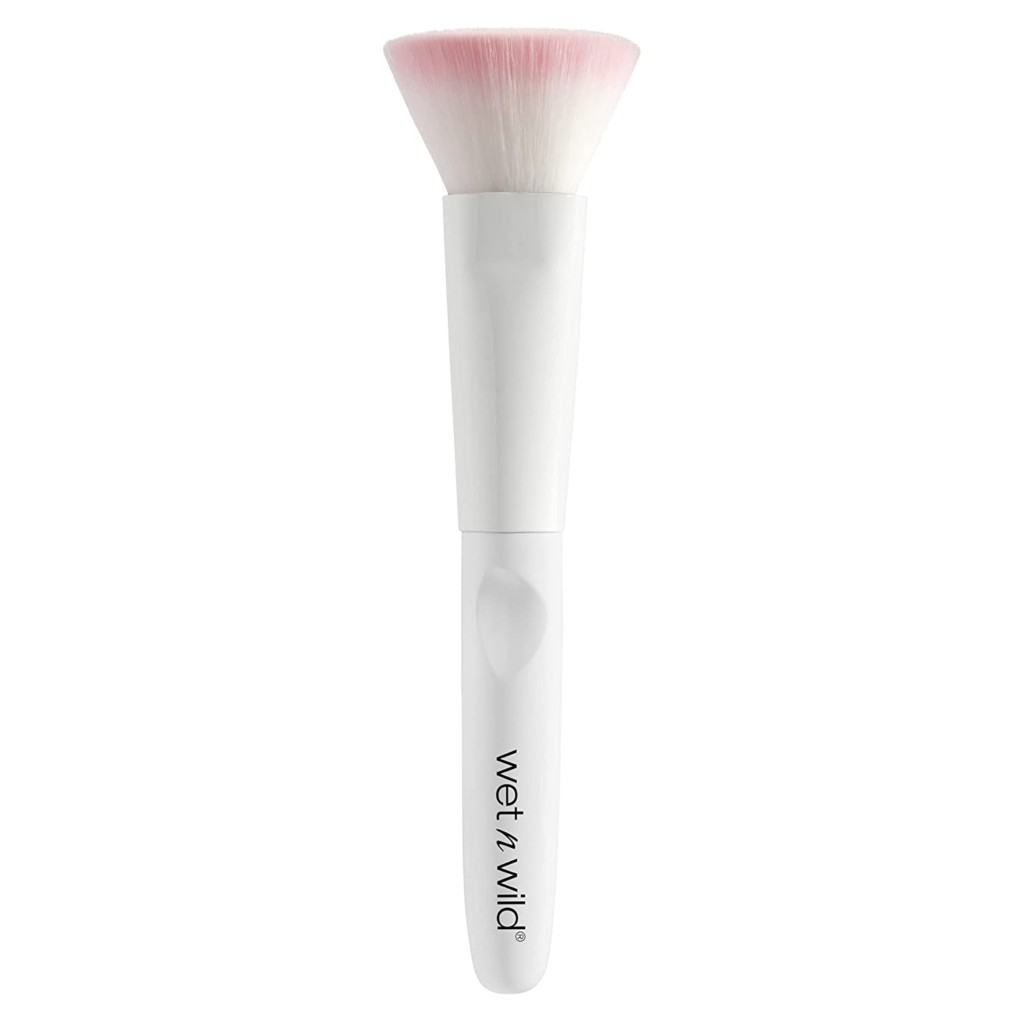 Your search for the perfect brush is over. This all-purpose brush is expertly designed with a flat top head & densely-packed bristles to pick up any formula—from liquid to powder 