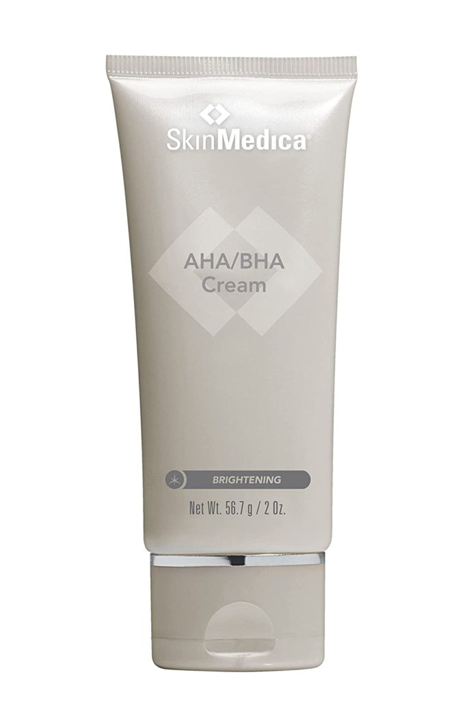 The Brightening AHA/BHA Cream is formulated with a powerful blend of lactic, glycolic, and malic acids. These alpha and beta hydroxy acids (AHAs/BHAs) work in synergy to exfoliate and firm the skin.