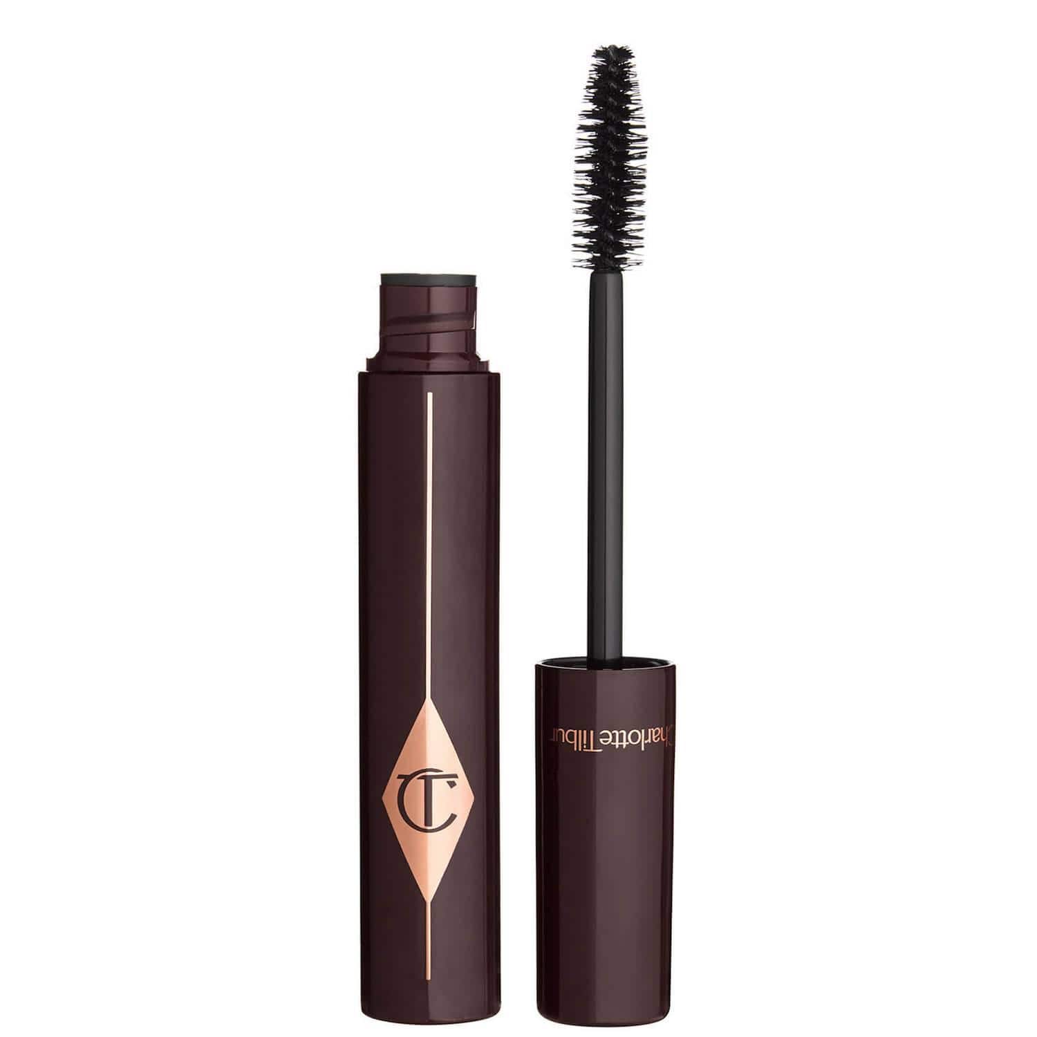 Having embraced Full-Fat Lashes Mascara, I confirm its glossy formula delivers clump-free, voluminous lashes, thanks to its uniquely designed brush for a comprehensive and striking look.