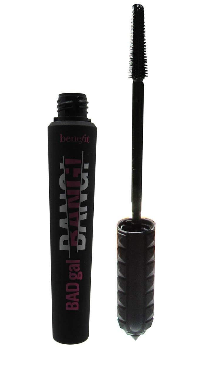 Benefit's mascara, crafted with light ingredients, is my choice for achieving voluminous lashes without the heavy feel, thanks to its best mascara for length and volume formula ensuring extended wear.