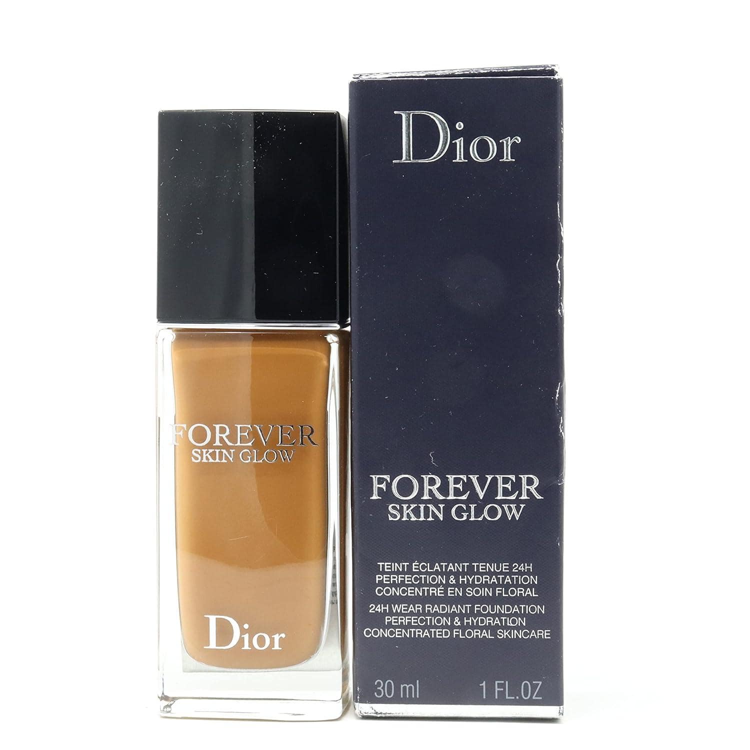 Dior Forever Skin: a hydrating delight that balances my dry combination skin with a natural to satin finish, offering medium, buildable coverage. Confidently worn without additional products, it enhances my complexion with its natural look.
