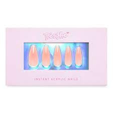 Très She Instant Acrylics are my time-saving choice, delivering professional-looking, thick, and durable press-on nails for a long-lasting result.
