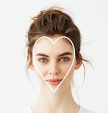 I possess a heart-shaped face, marked by a broad forehead, prominent cheekbones, and a narrow chin. Contouring becomes an art, aiming to harmonize these features and create a balanced look.