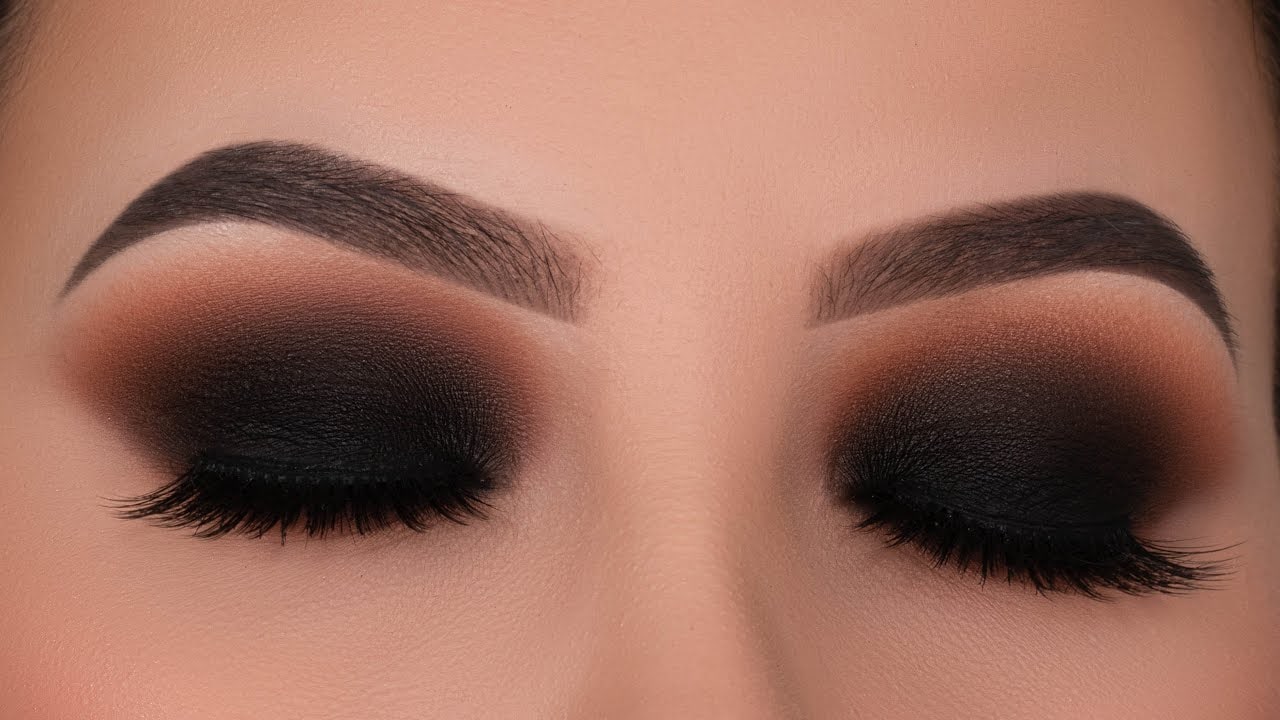 Beginning with priming my eyelids for longevity, I apply a neutral base shadow, then precisely line the upper lash with gel liner. Blending outward creates a seamless "Smokey eye makeup" effect.