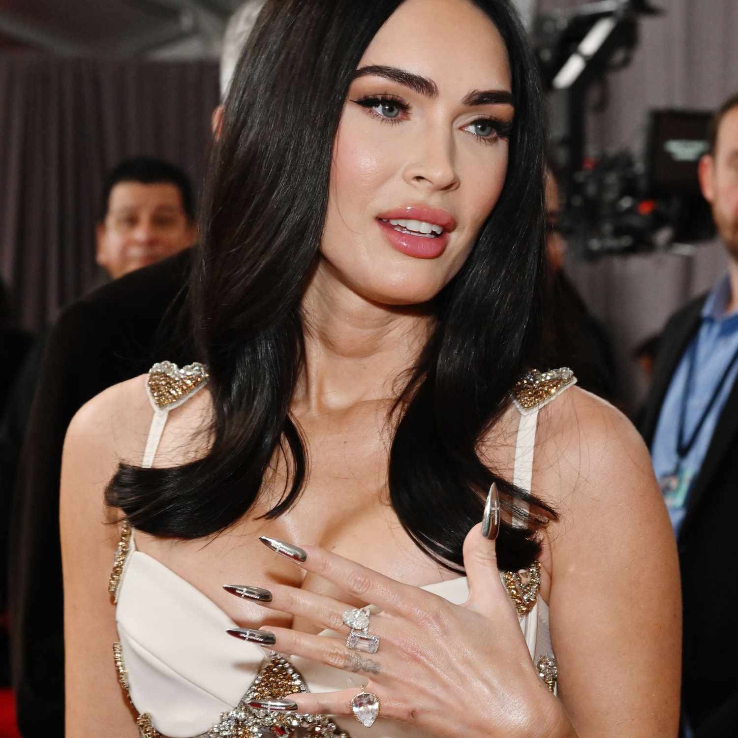 Megan Fox's nails, crafted by celebrity artist Brittney Boyce with CND products, showcased remarkable length and shape. The tutorial guides enthusiasts through recreating the look, emphasizing Megan Fox's unique style.